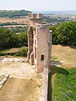 Bressieux, Chateau, tours portieres vues depuis le sommet du donjon